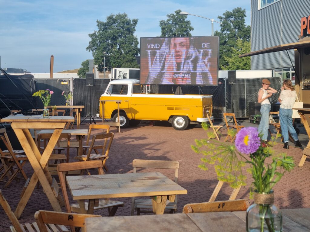 Volkswagen T2 Ledschermbus Arnhem