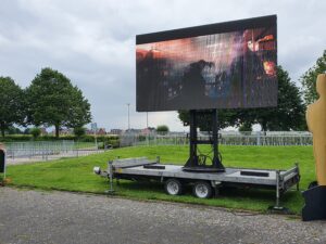 Ledscherm op aanhanger met groot scherm